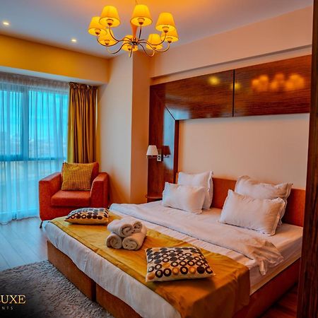 Presidential Luxury Apartments With Amazing View - Yamaluxe Boekarest Buitenkant foto