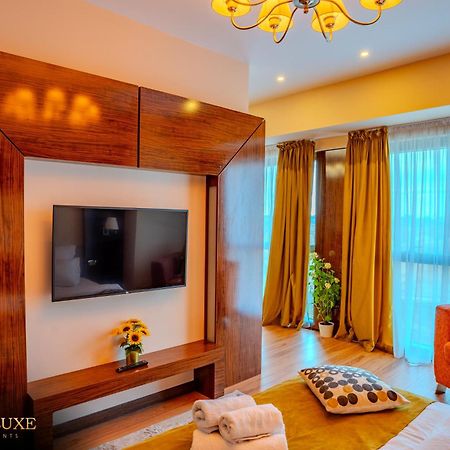 Presidential Luxury Apartments With Amazing View - Yamaluxe Boekarest Buitenkant foto